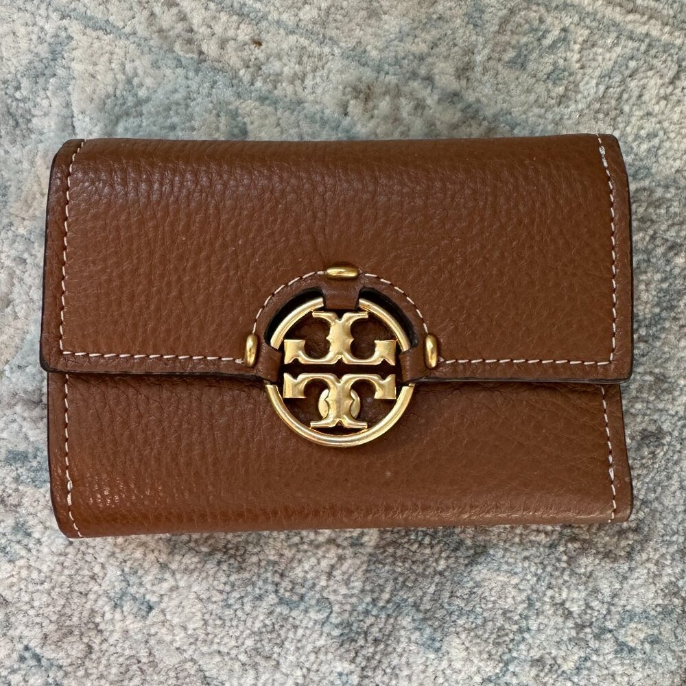 Tory Burch Medium Miller Trifold  Pebbled Leather Wallet  Light Umber
